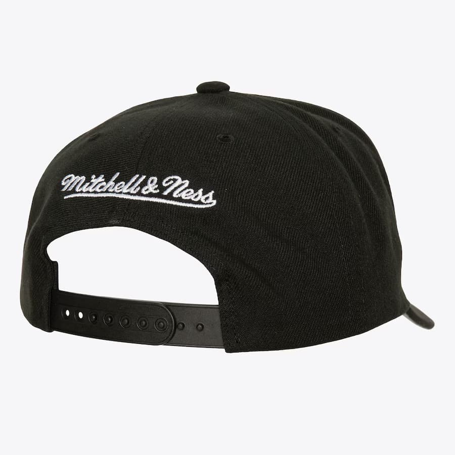 Mitchell-Ness-Black-Boston-Bruins-Icon-Grail-Pro-Vintage-Snapback-Hat-1