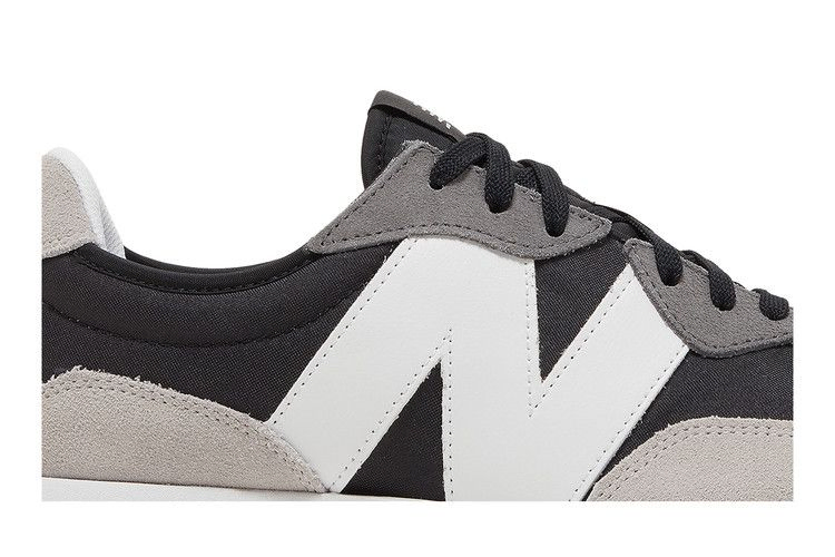 Кроссовки New Balance 327 'Black White'