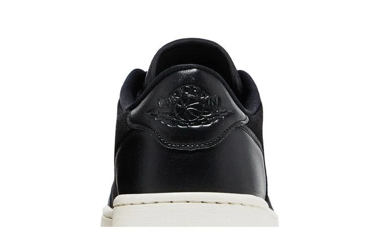 Krossovki-Wmns-Air-Jordan-1-Retro-Low-NS-Black-6