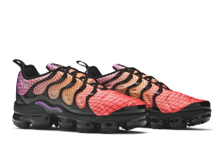 air-vapormax-plus-grid-sunset-924453-604_07