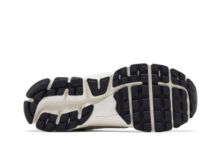 Krossovki-Nike-Vomero-5-GS-Photon-Dust-Chrome-3