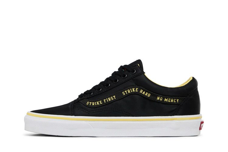 cobra-kai-x-old-skool-black-yellow-vn0a3wkt05n_02