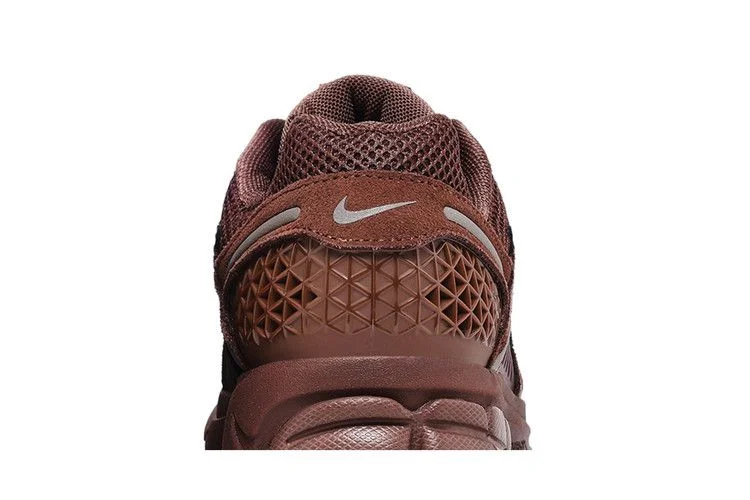 Кроссовки Nike Wmns Air Zoom Vomero 5 'Fauna Brown Velvet Brown'