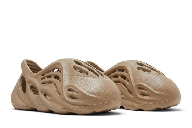 yeezy-foam-runner-infants-mist-gw1971_07