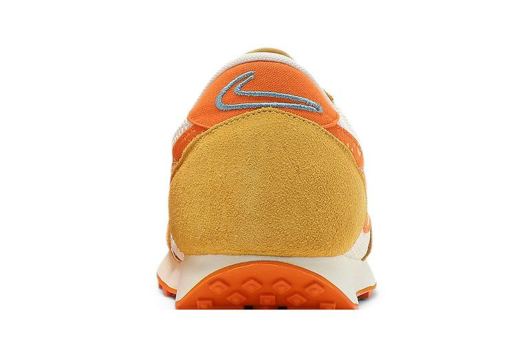 wmns-daybreak-paisley-swoosh-pale-ivory-magma-orange-dj4667-113_06