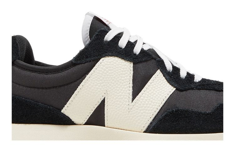 Кроссовки New Balance Wmns 327 'Black White Gum'