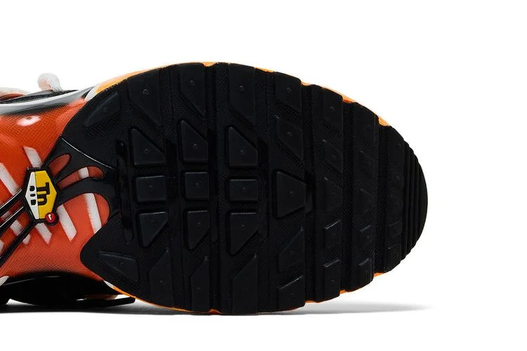 Krossovki-Homecoming-x-Nike-Air-Max-Plus-Safety-Orange-Black-Bright-Mandarin-4