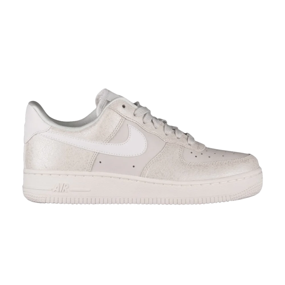 Krossovki-Nike-Wmns-Air-Force-1-07-PRM-Light-Bone