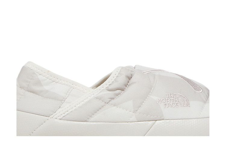 kaws-x-wmns-thermoball-traction-mule-vp-moonlight-ivory-nuptse-nf0a819n-944_01
