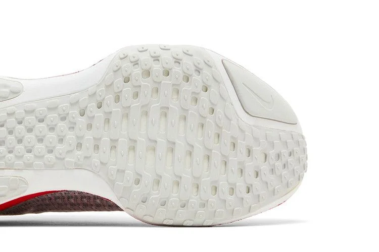 Кроссовки Nike ZoomX Invincible Run Flyknit 3 'Cement Grey Fire Red'