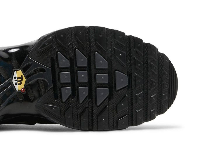 air-max-plus-triple-black-db0682-001_04