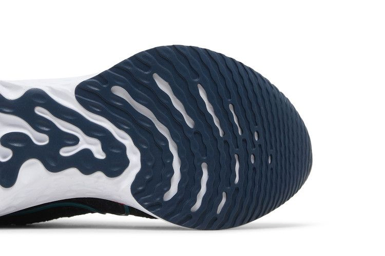 react-infinity-run-flyknit-3-obsidian-bright-spruce-dh5392-401_04