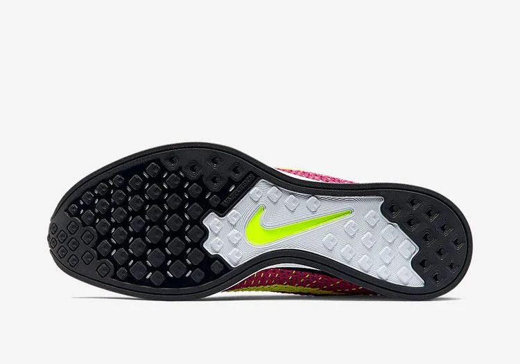 Krossovki-Nike-Flyknit-Racer-Fireberry-2