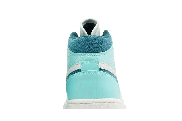 Кроссовки Wmns Air Jordan 1 Mid SE 'Bleached Turquoise'