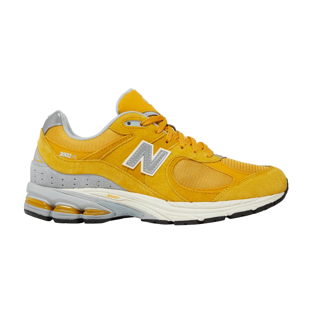 Krossovki-New-Balance-2002R-Egg-yolk