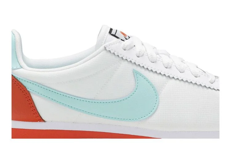 Krossovki-Nike-Wmns-Classic-Cortez-Premium-Light-Aqua-1