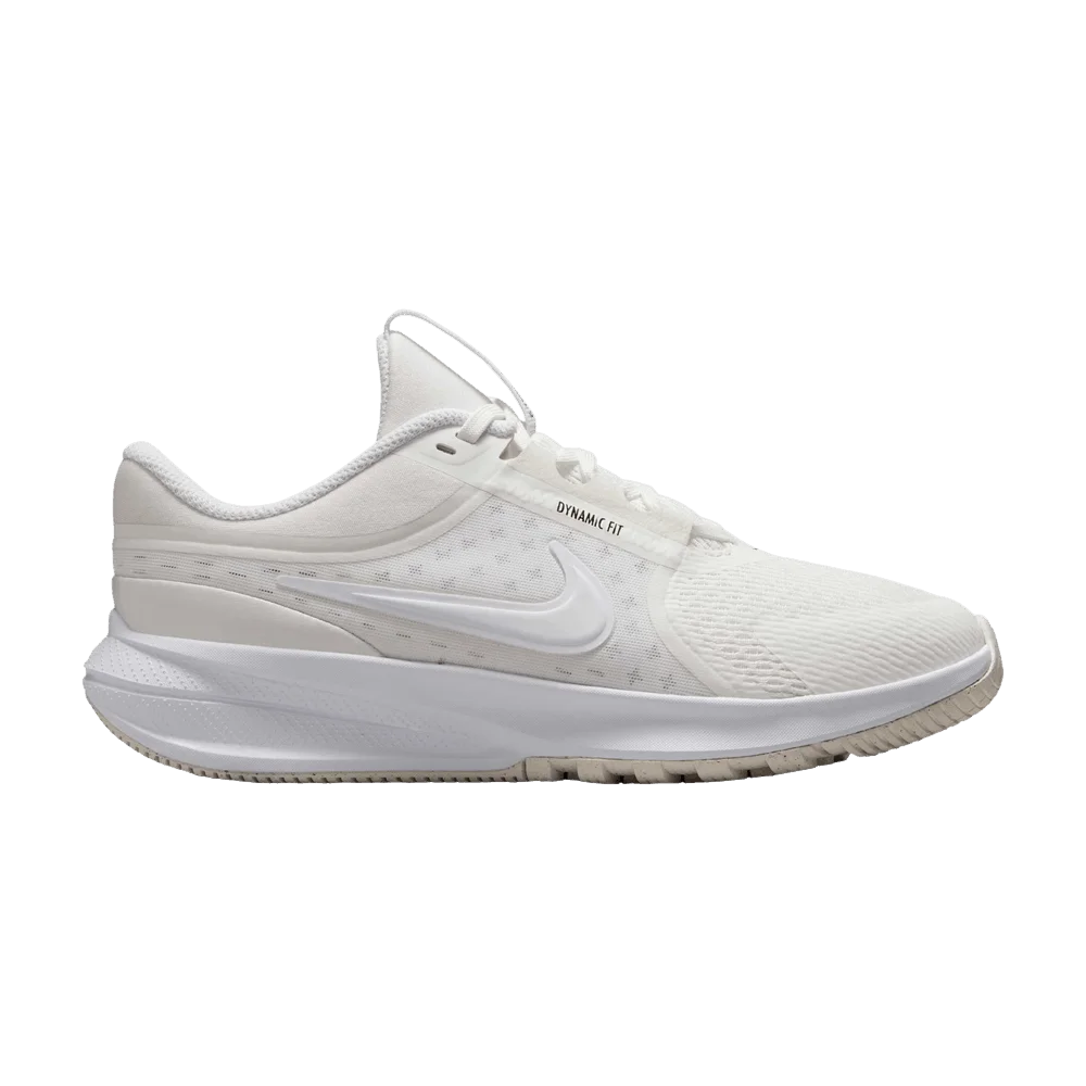 Krossovki-Nike-Star-Runner-5-GS-White-Black