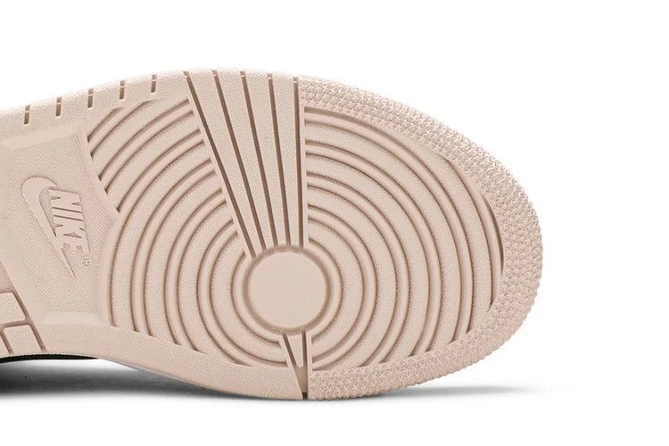 Кроссовки Wmns Air Jordan 1 Mid SE 'Particle Beige'