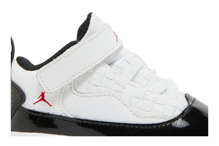 jordan-max-aura-2-td-white-gym-red-cn8096-102_01