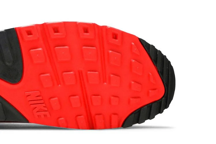 Krossovki-Nike-Air-Max-90-Essential-4-1
