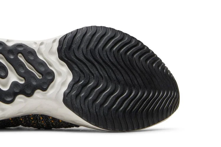 Krossovki-Nike-Wmns-React-Phantom-Run-Flyknit-2-Black-Phantom-4
