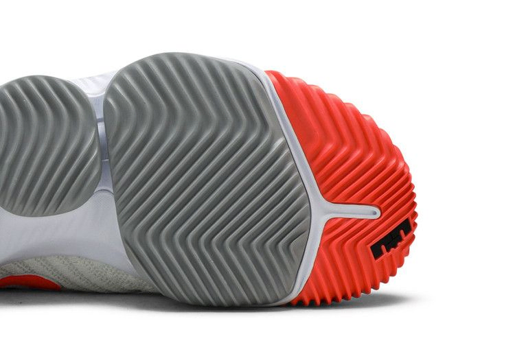 lebron-16-air-tech-challenge-hot-lava-ci1521-100_04