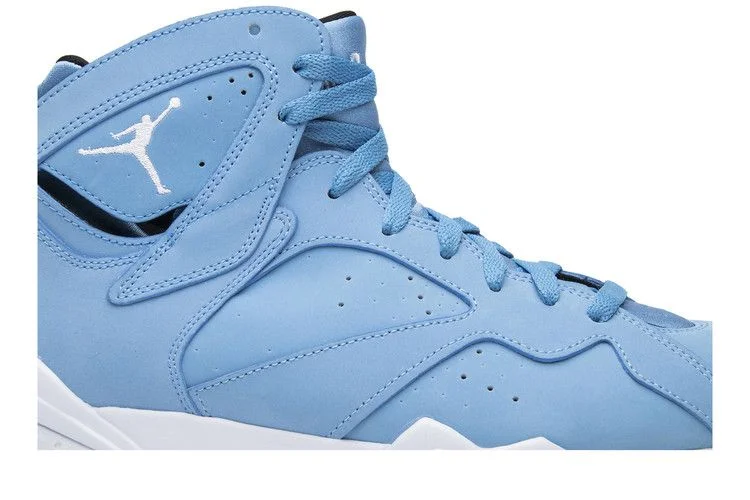 Krossovki-Air-Jordan-7-Retro-Pantone-1