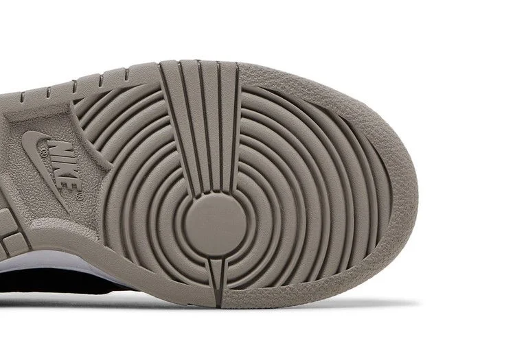 Кроссовки Nike Dunk Low GS 'College Grey Black'