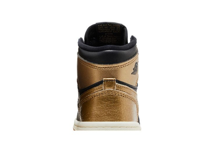 air-jordan-1-retro-high-og-td-black-metallic-gold-fd1413-071_06