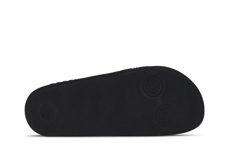 gucci-rubber-gg-slide-black-575957-jdr00-1000_03