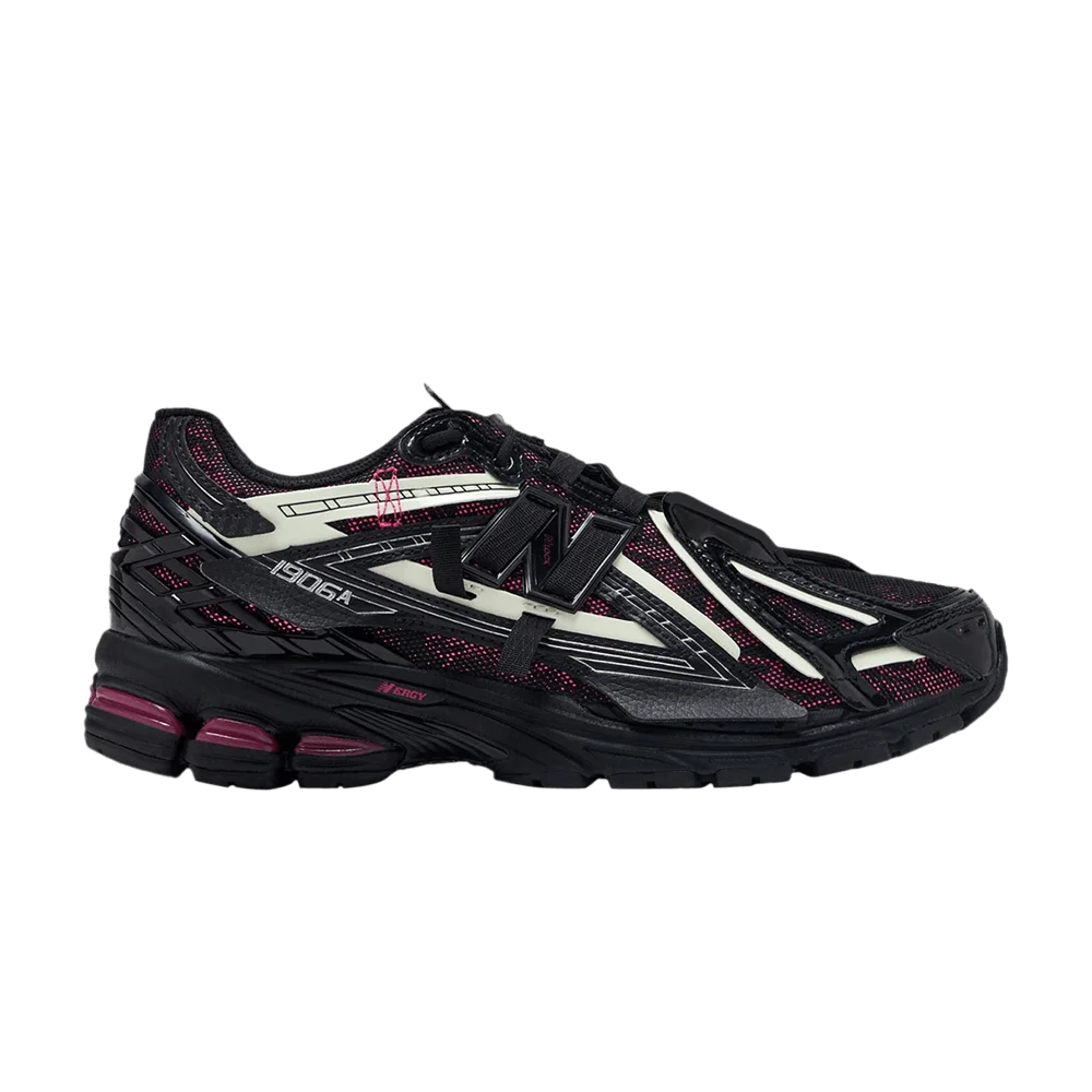 Krossovki-New-Balance-1906A-Black-Pink