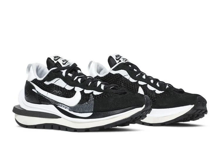 Krossovki-sacai-x-Nike-VaporWaffle-Black-White-7