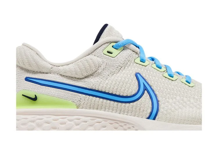 Krossovki-Nike-Wmns-ZoomX-Invincible-Run-Flyknit-2-Mismatch-1