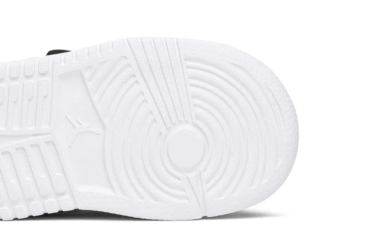 Krossovki-Air-Jordan-1-Mid-ALT-TD-What-The-4