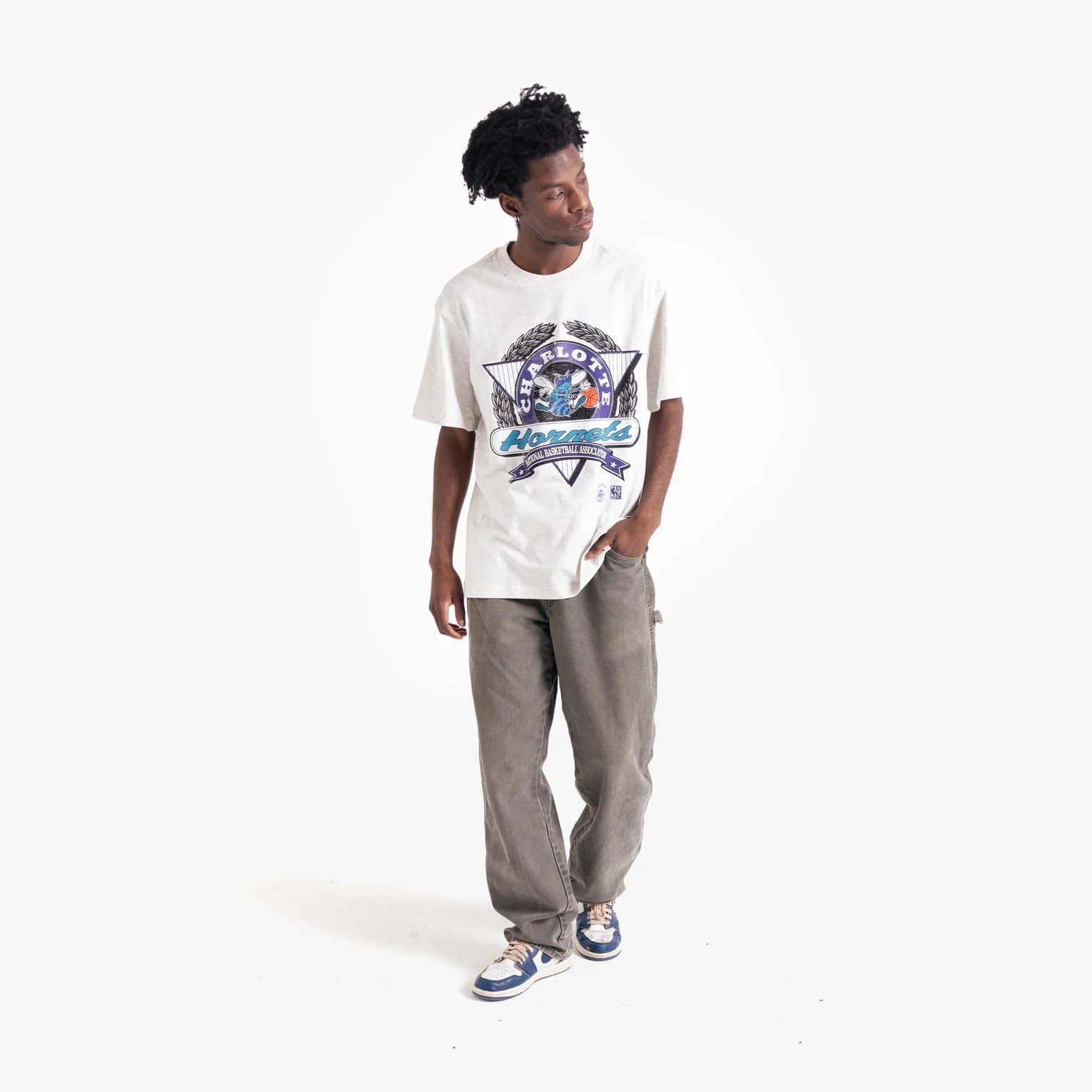 Mitchell-Ness-Charlotte-Hornets-Vintage-Dash-NBA-T-Shirt-2