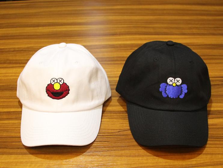 Bejsbolka-KAWS-x-Sesame-Street-1-7