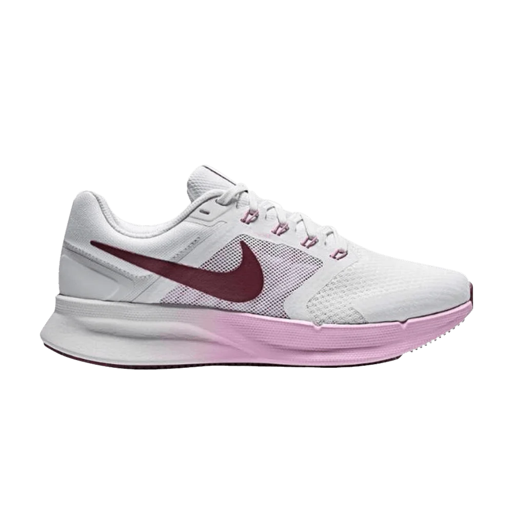 Krossovki-Nike-Wmns-Run-Swift-3-White-Purple-1