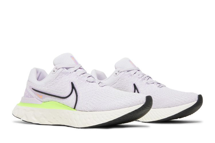react-infinity-run-flyknit-3-barely-grape-ghost-green-dh5392-500_07
