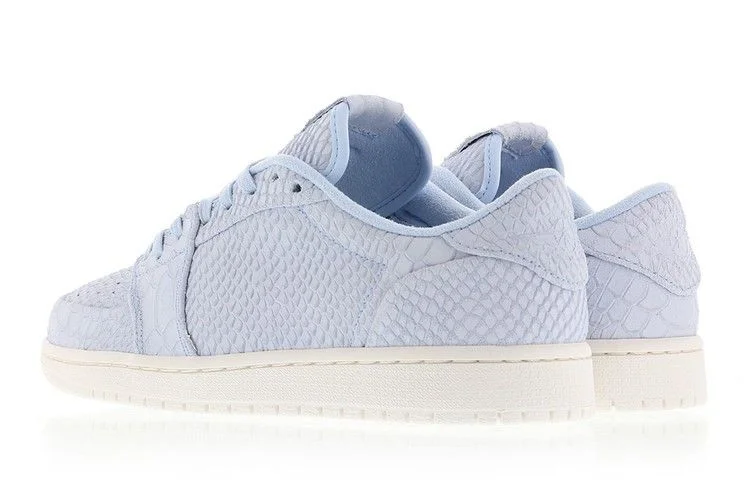 Krossovki-Air-Jordan-1-Retro-Low-NS-Ice-Blue-2017-1