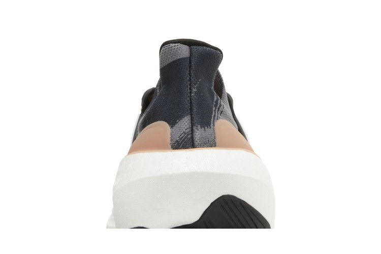 wmns-ultraboost-light-grey-wonder-clay-ie1745_06