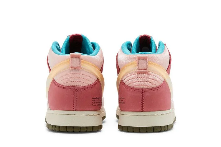 Krossovki-Social-Status-x-Nike-Dunk-Mid-Strawberry-Milk-5