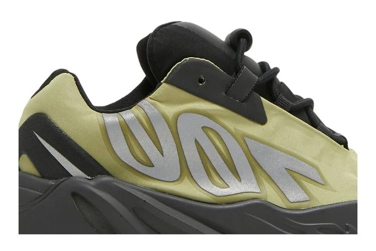 Krossovki-adidas-Yeezy-Boost-700-MNVN-Infants-Resin-1