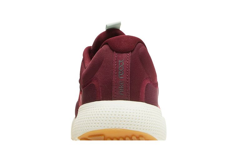 Кроссовки Nike Wmns React Escape Run 'Dark Beetroot'