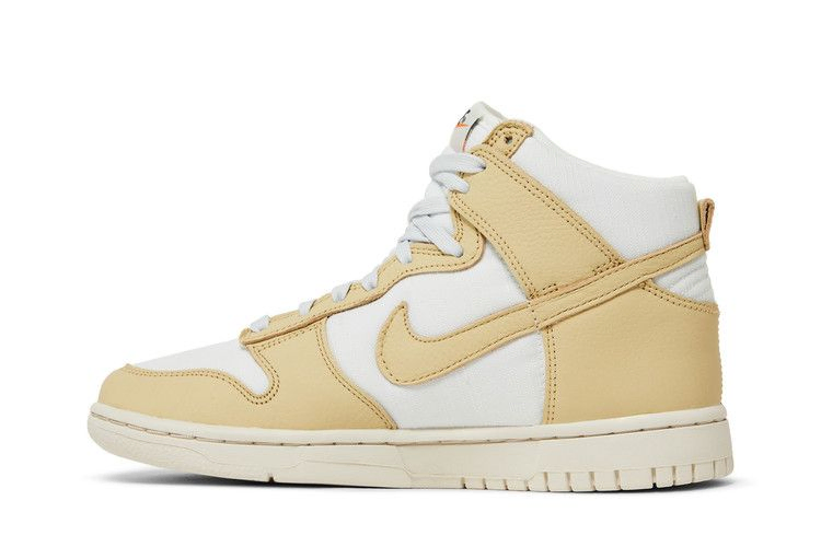 Кроссовки Nike Wmns Dunk High LX 'Certified Fresh - Team Gold'