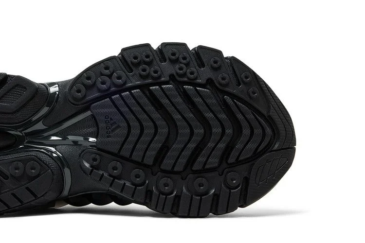 Krossovki-Pharrell-x-VIRGINIA-x-adidas-Adistar-Jellyfish-Triple-Black-4