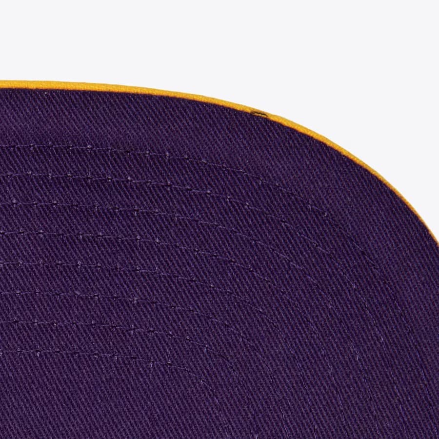 Бейсболка Mitchell & Ness White Los Angeles Lakers Hardwood Classics 2000-02 NBA Finals Champions Flipside Snapback Hat