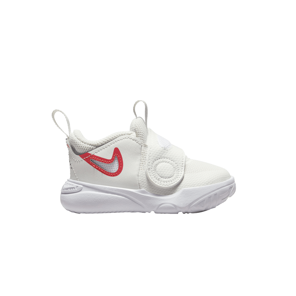 Кроссовки Nike Team Hustle D11 TD 'Summit White Track Red'