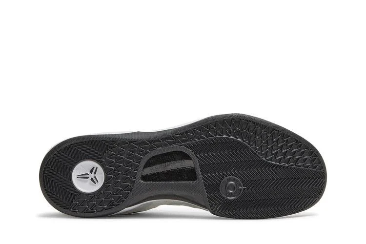 Krossovki-Nike-Kobe-8-TB-White-Black-3