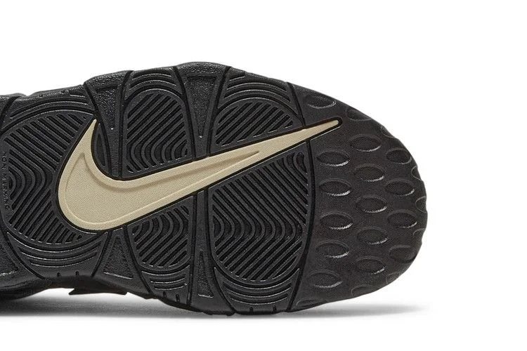 Кроссовки Nike Air More Uptempo GS 'Black Metallic Gold Star'