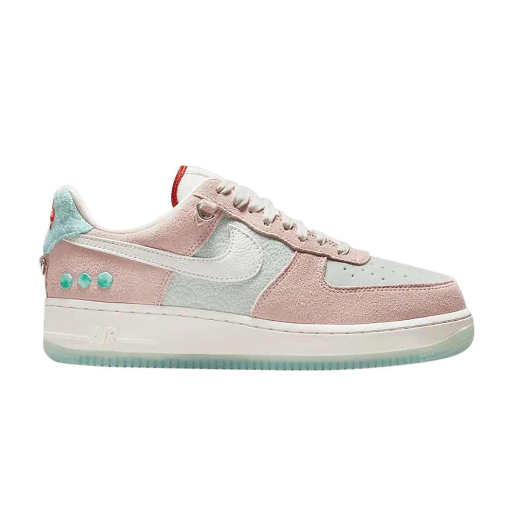 Krossovki-Nike-Wmns-Air-Force-1-07-LX-Shapeless-Formless-and-Limitless